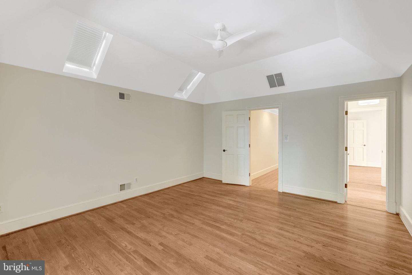 8014 GREENWICH WOODS DR, MCLEAN, Virginia 22102, 6 Bedrooms Bedrooms, ,4 BathroomsBathrooms,Residential,For sale,8014 GREENWICH WOODS DR,VAFX2282144 MLS # VAFX2282144 8014 GREENWICH WOODS DR, MCLEAN, Virginia 22102, 6 Bedrooms Bedrooms, ,4 BathroomsBathrooms,Residential,For sale,8014 GREENWICH WOODS DR,VAFX2282144 MLS # VAFX2282144