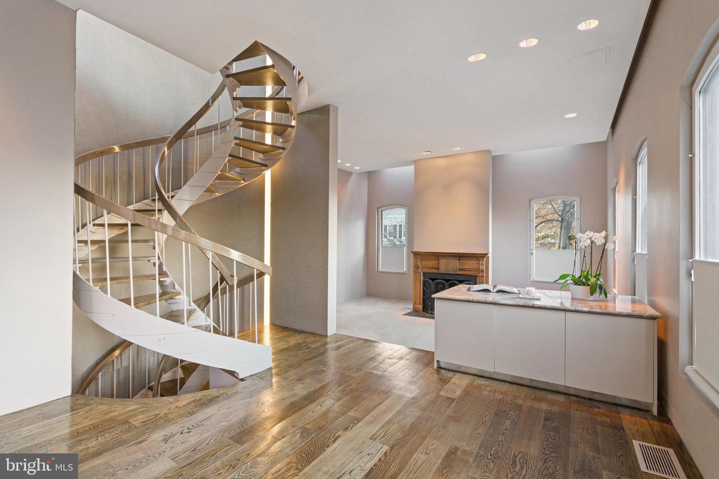 901 26TH ST NW, WASHINGTON, District Of Columbia 20037, 2 Bedrooms Bedrooms, ,2 BathroomsBathrooms,Residential,For sale,901 26TH ST NW,DCDC2234614 MLS # DCDC2234614 901 26TH ST NW, WASHINGTON, District Of Columbia 20037, 2 Bedrooms Bedrooms, ,2 BathroomsBathrooms,Residential,For sale,901 26TH ST NW,DCDC2234614 MLS # DCDC2234614