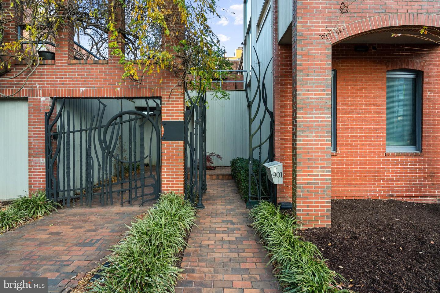 901 26TH ST NW, WASHINGTON, District Of Columbia 20037, 2 Bedrooms Bedrooms, ,2 BathroomsBathrooms,Residential,For sale,901 26TH ST NW,DCDC2234614 MLS # DCDC2234614 901 26TH ST NW, WASHINGTON, District Of Columbia 20037, 2 Bedrooms Bedrooms, ,2 BathroomsBathrooms,Residential,For sale,901 26TH ST NW,DCDC2234614 MLS # DCDC2234614