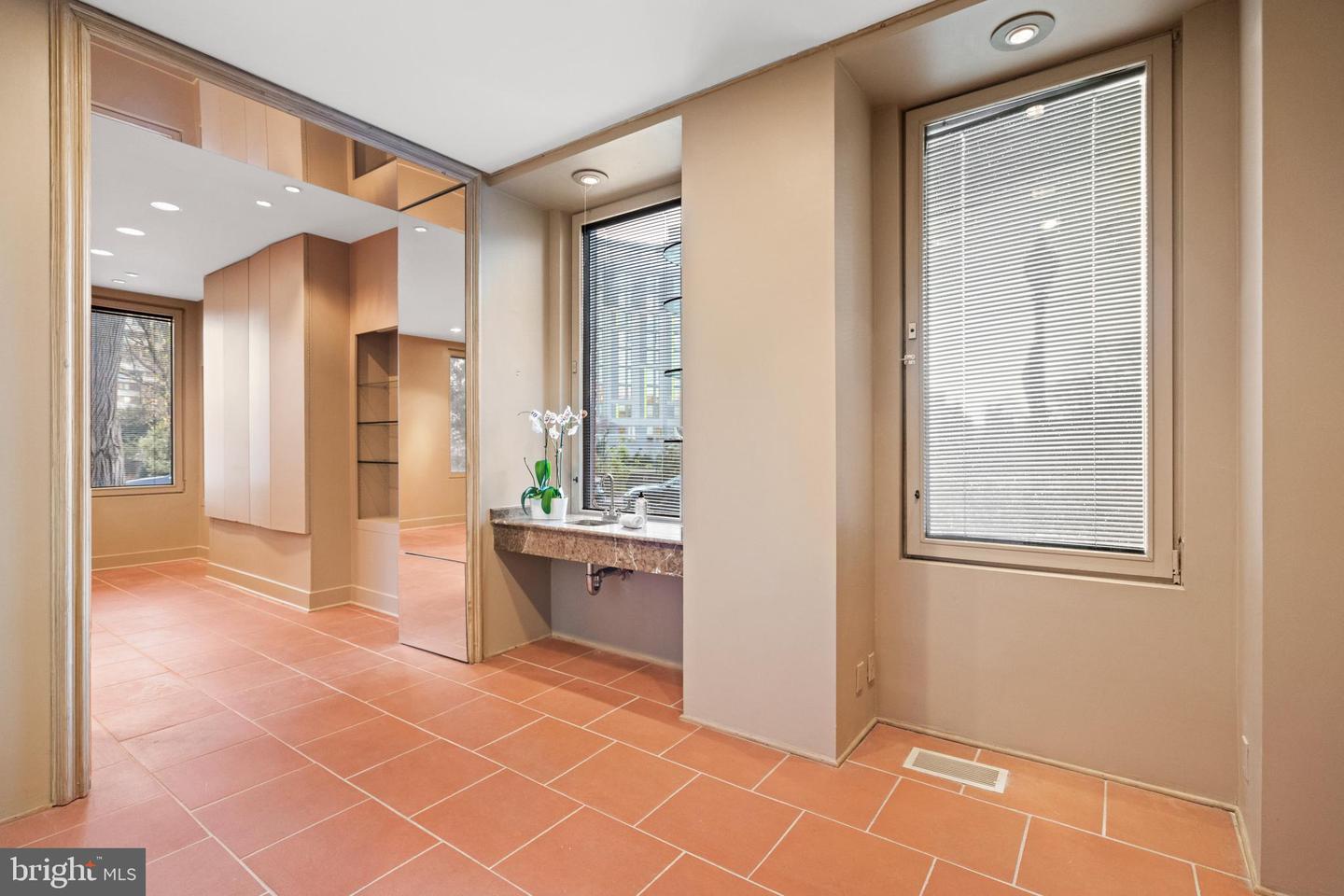 901 26TH ST NW, WASHINGTON, District Of Columbia 20037, 2 Bedrooms Bedrooms, ,2 BathroomsBathrooms,Residential,For sale,901 26TH ST NW,DCDC2234614 MLS # DCDC2234614 901 26TH ST NW, WASHINGTON, District Of Columbia 20037, 2 Bedrooms Bedrooms, ,2 BathroomsBathrooms,Residential,For sale,901 26TH ST NW,DCDC2234614 MLS # DCDC2234614