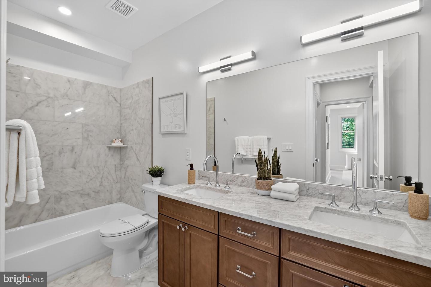 1335 11TH ST NW #PH2, WASHINGTON, District Of Columbia 20001, 3 Bedrooms Bedrooms, ,2 BathroomsBathrooms,Residential,For sale,1335 11TH ST NW #PH2,DCDC2224020 MLS # DCDC2224020 1335 11TH ST NW #PH2, WASHINGTON, District Of Columbia 20001, 3 Bedrooms Bedrooms, ,2 BathroomsBathrooms,Residential,For sale,1335 11TH ST NW #PH2,DCDC2224020 MLS # DCDC2224020