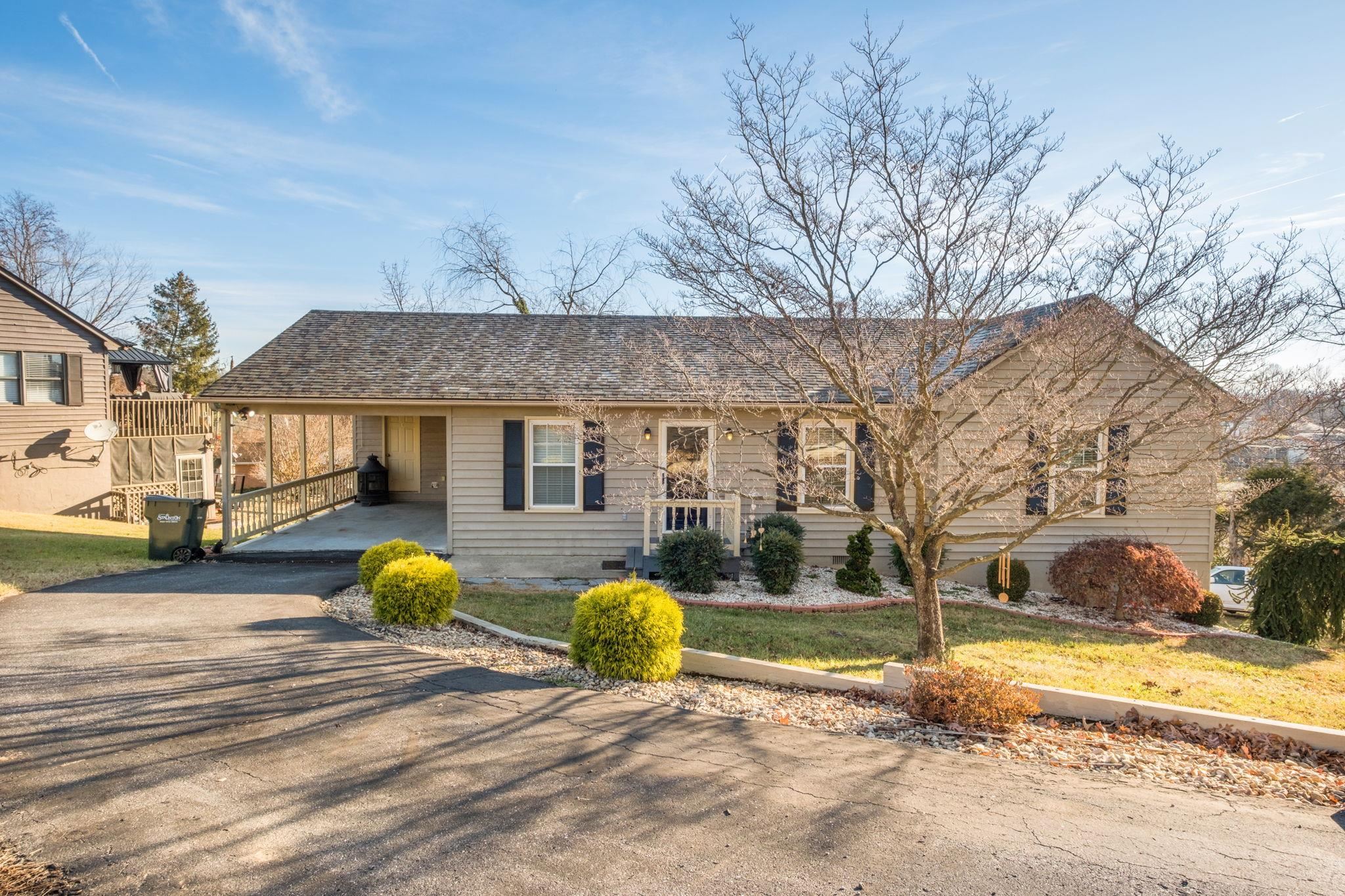 619 ESSEX DR, STAUNTON, Virginia 24401, 3 Bedrooms Bedrooms, ,2 BathroomsBathrooms,Residential,619 ESSEX DR,671771 MLS # 671771 619 ESSEX DR, STAUNTON, Virginia 24401, 3 Bedrooms Bedrooms, ,2 BathroomsBathrooms,Residential,619 ESSEX DR,671771 MLS # 671771