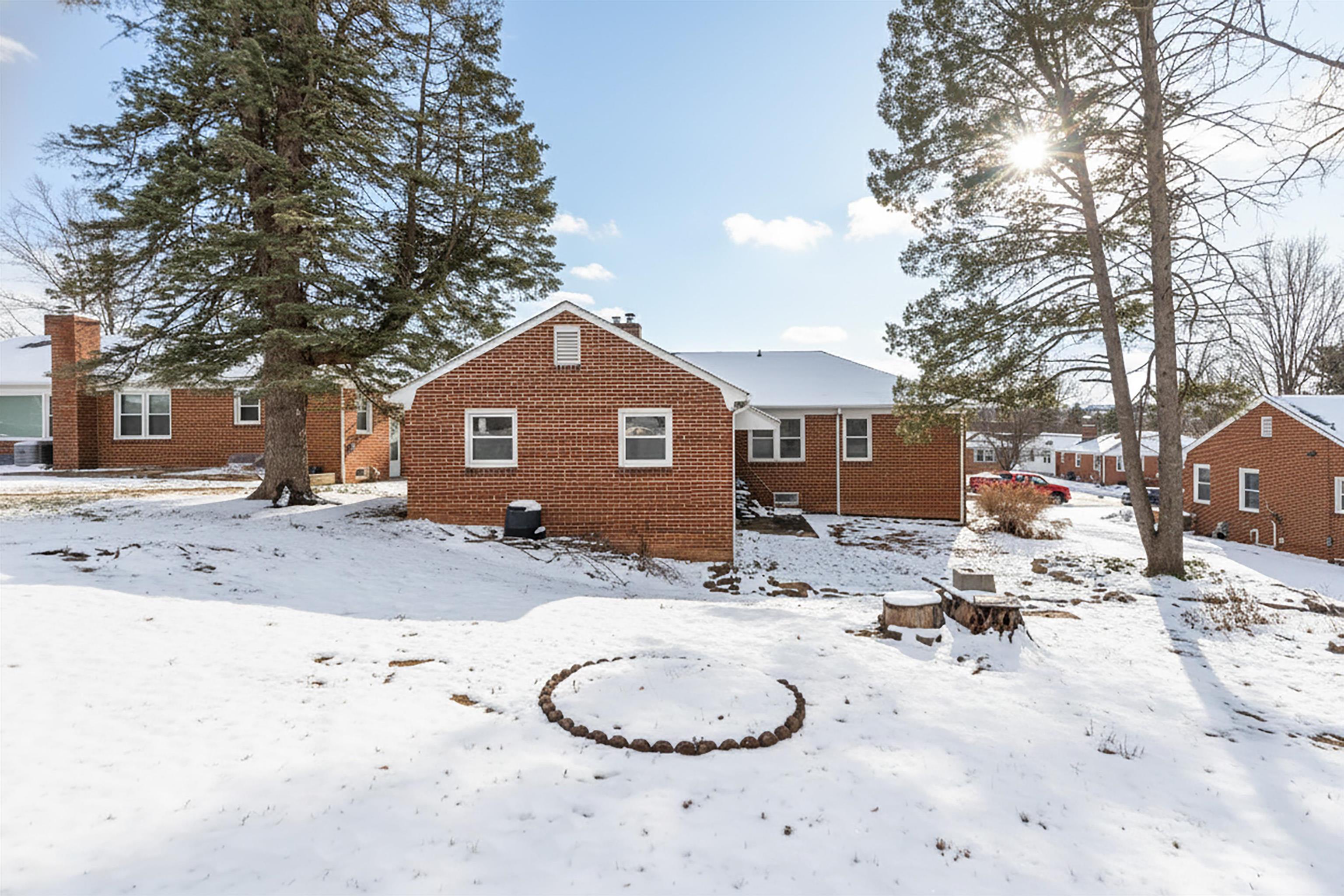 507 GAYMONT PL, STAUNTON, Virginia 24401, 4 Bedrooms Bedrooms, ,2 BathroomsBathrooms,Residential,507 GAYMONT PL,671777 MLS # 671777 507 GAYMONT PL, STAUNTON, Virginia 24401, 4 Bedrooms Bedrooms, ,2 BathroomsBathrooms,Residential,507 GAYMONT PL,671777 MLS # 671777