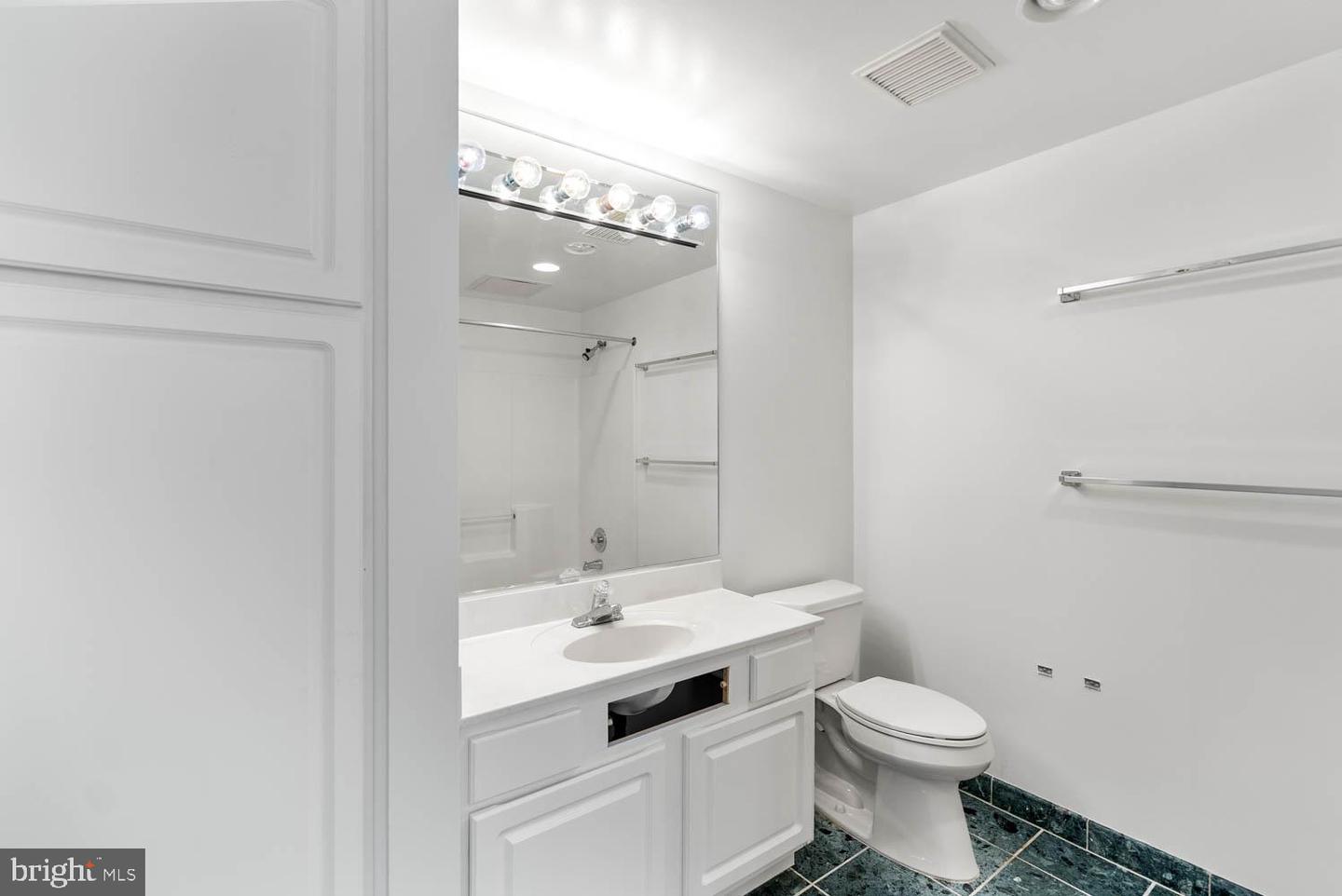 901 N MONROE ST #1414, ARLINGTON, Virginia 22201, 2 Bedrooms Bedrooms, 4 Rooms Rooms,1 BathroomBathrooms,Residential,For sale,901 N MONROE ST #1414,VAAR2066076 MLS # VAAR2066076