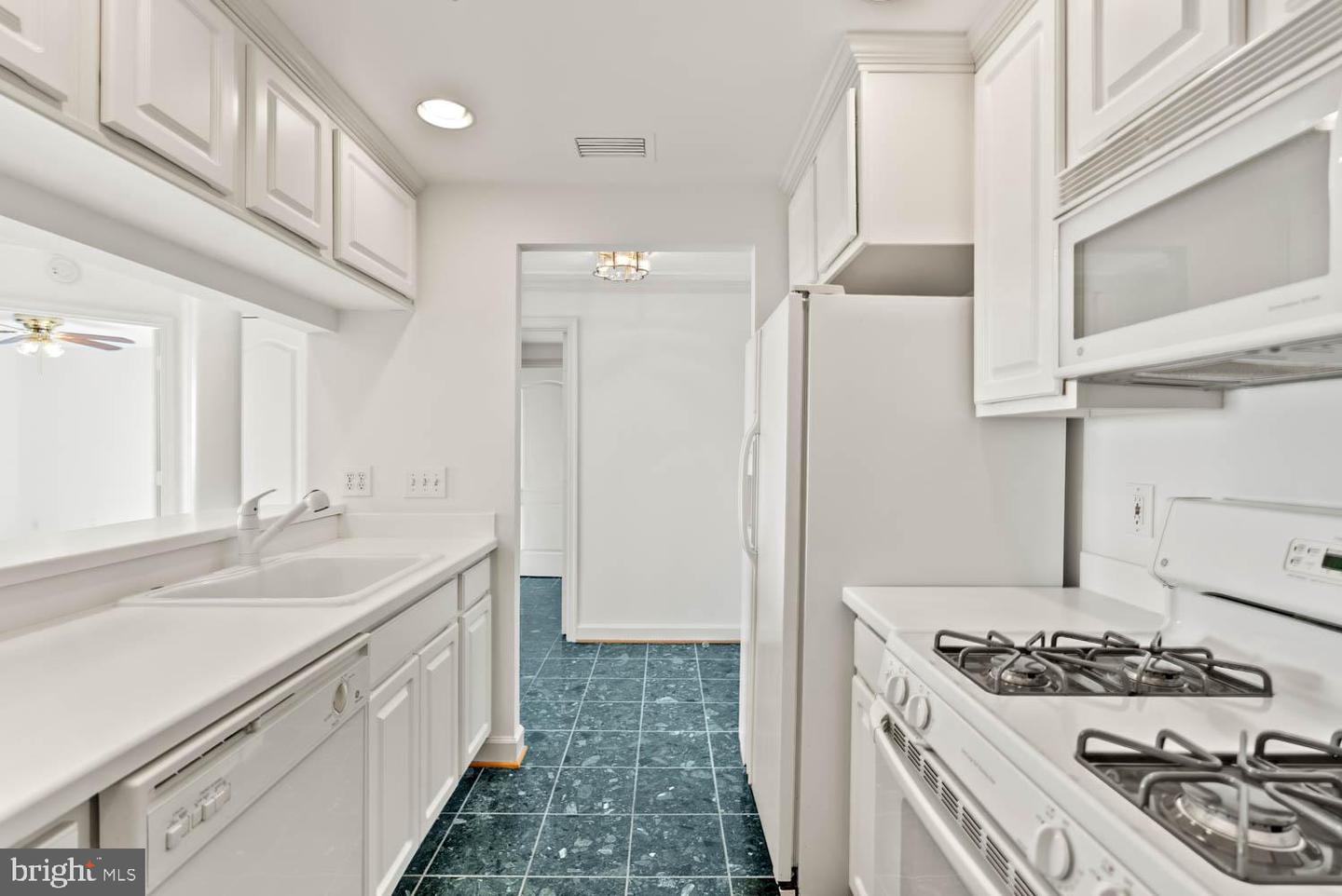 901 N MONROE ST #1414, ARLINGTON, Virginia 22201, 2 Bedrooms Bedrooms, 4 Rooms Rooms,1 BathroomBathrooms,Residential,For sale,901 N MONROE ST #1414,VAAR2066076 MLS # VAAR2066076