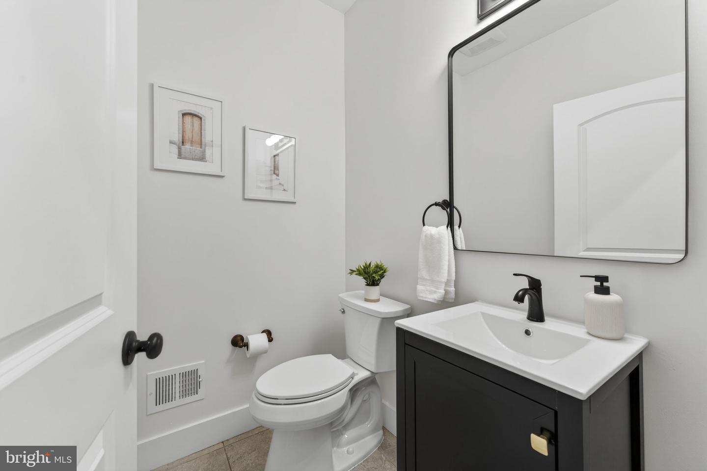 35080 MCKNIGHT CT, ROUND HILL, Virginia 20141, 5 Bedrooms Bedrooms, ,4 BathroomsBathrooms,Residential,For sale,35080 MCKNIGHT CT,VALO2111312 MLS # VALO2111312 35080 MCKNIGHT CT, ROUND HILL, Virginia 20141, 5 Bedrooms Bedrooms, ,4 BathroomsBathrooms,Residential,For sale,35080 MCKNIGHT CT,VALO2111312 MLS # VALO2111312