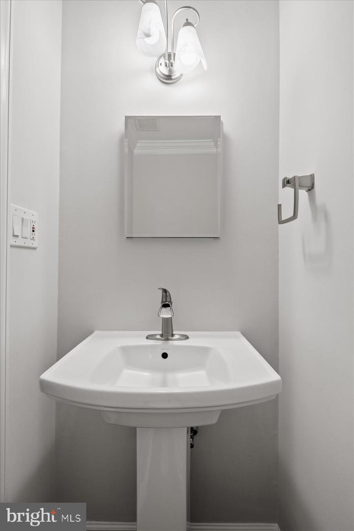 1062 KNIGHT LN, HERNDON, Virginia 20170, 3 Bedrooms Bedrooms, ,2 BathroomsBathrooms,Residential,For sale,1062 KNIGHT LN,VAFX2279858 MLS # VAFX2279858 1062 KNIGHT LN, HERNDON, Virginia 20170, 3 Bedrooms Bedrooms, ,2 BathroomsBathrooms,Residential,For sale,1062 KNIGHT LN,VAFX2279858 MLS # VAFX2279858