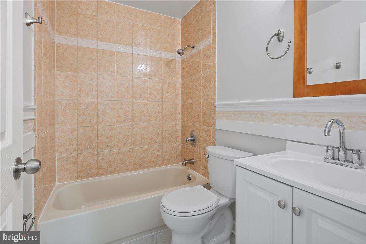 1062 KNIGHT LN, HERNDON, Virginia 20170, 3 Bedrooms Bedrooms, ,2 BathroomsBathrooms,Residential,For sale,1062 KNIGHT LN,VAFX2279858 MLS # VAFX2279858 1062 KNIGHT LN, HERNDON, Virginia 20170, 3 Bedrooms Bedrooms, ,2 BathroomsBathrooms,Residential,For sale,1062 KNIGHT LN,VAFX2279858 MLS # VAFX2279858