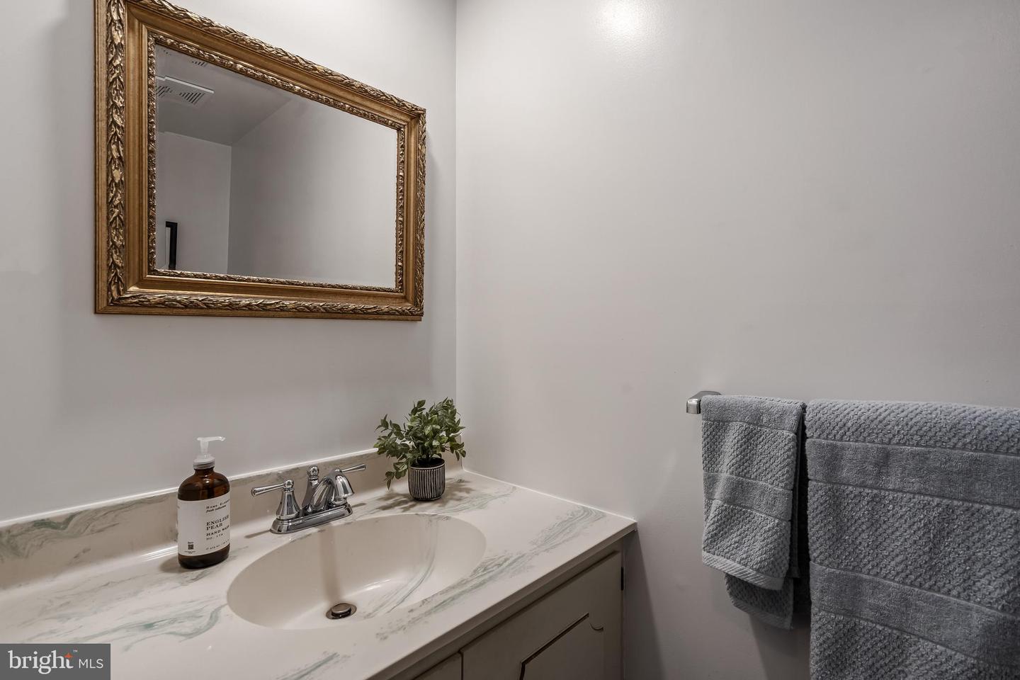 5264 BRADGEN CT, SPRINGFIELD, Virginia 22151, 4 Bedrooms Bedrooms, ,3 BathroomsBathrooms,Residential,For sale,5264 BRADGEN CT,VAFX2280814 MLS # VAFX2280814 5264 BRADGEN CT, SPRINGFIELD, Virginia 22151, 4 Bedrooms Bedrooms, ,3 BathroomsBathrooms,Residential,For sale,5264 BRADGEN CT,VAFX2280814 MLS # VAFX2280814