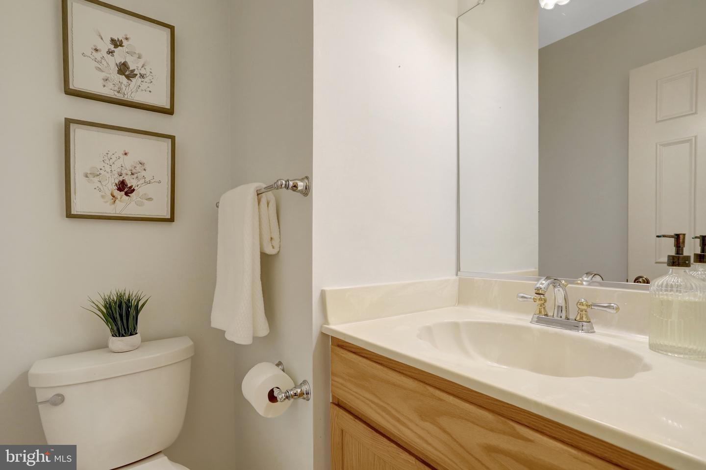 5880 LANGTON DR, ALEXANDRIA, Virginia 22310, 3 Bedrooms Bedrooms, ,2 BathroomsBathrooms,Residential,For sale,5880 LANGTON DR,VAFX2281372 MLS # VAFX2281372 5880 LANGTON DR, ALEXANDRIA, Virginia 22310, 3 Bedrooms Bedrooms, ,2 BathroomsBathrooms,Residential,For sale,5880 LANGTON DR,VAFX2281372 MLS # VAFX2281372