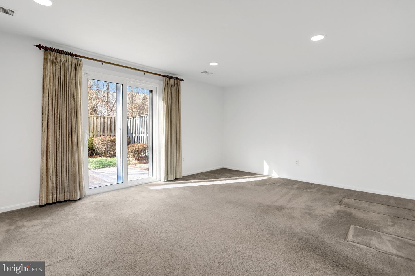 5880 LANGTON DR, ALEXANDRIA, Virginia 22310, 3 Bedrooms Bedrooms, ,2 BathroomsBathrooms,Residential,For sale,5880 LANGTON DR,VAFX2281372 MLS # VAFX2281372 5880 LANGTON DR, ALEXANDRIA, Virginia 22310, 3 Bedrooms Bedrooms, ,2 BathroomsBathrooms,Residential,For sale,5880 LANGTON DR,VAFX2281372 MLS # VAFX2281372