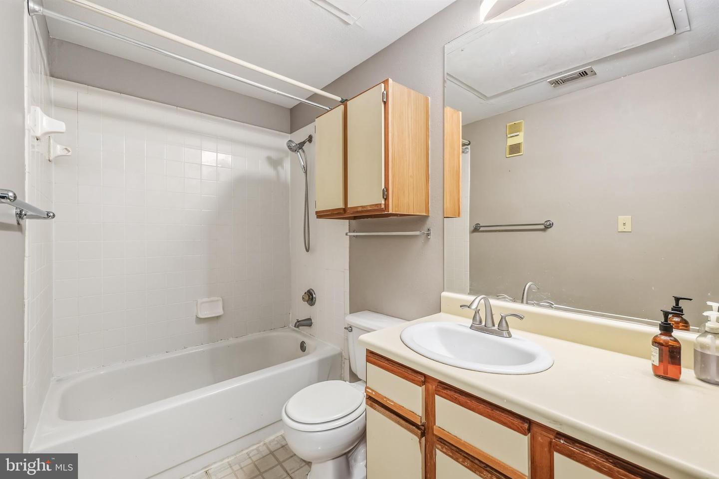 3916 PENDERVIEW DR #427, FAIRFAX, Virginia 22033, 1 Bedroom Bedrooms, ,1 BathroomBathrooms,Residential,For sale,3916 PENDERVIEW DR #427,VAFX2281550 MLS # VAFX2281550 3916 PENDERVIEW DR #427, FAIRFAX, Virginia 22033, 1 Bedroom Bedrooms, ,1 BathroomBathrooms,Residential,For sale,3916 PENDERVIEW DR #427,VAFX2281550 MLS # VAFX2281550