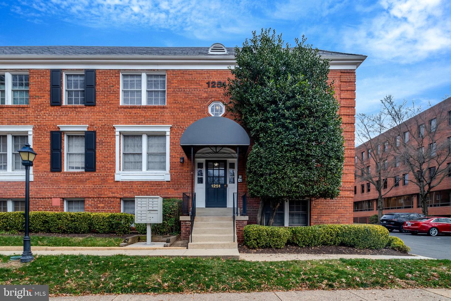1251 E ABINGDON DR #1121, ALEXANDRIA, Virginia 22314, 1 Bedroom Bedrooms, ,1 BathroomBathrooms,Residential,For sale,1251 E ABINGDON DR #1121,VAAX2052240 MLS # VAAX2052240 1251 E ABINGDON DR #1121, ALEXANDRIA, Virginia 22314, 1 Bedroom Bedrooms, ,1 BathroomBathrooms,Residential,For sale,1251 E ABINGDON DR #1121,VAAX2052240 MLS # VAAX2052240