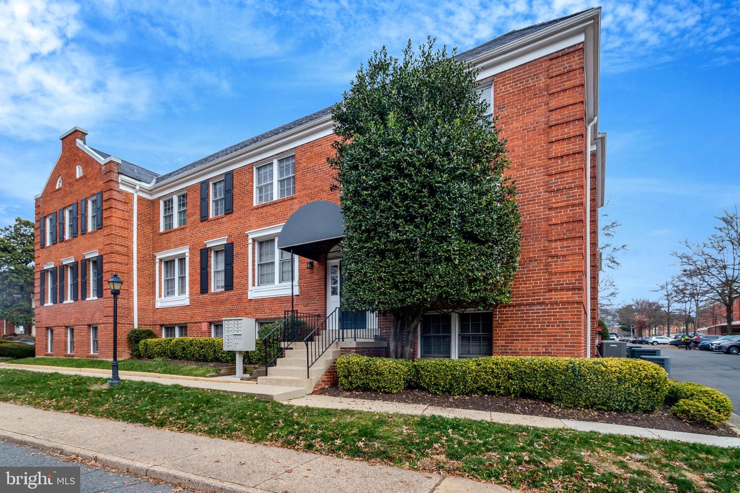 1251 E ABINGDON DR #1121, ALEXANDRIA, Virginia 22314, 1 Bedroom Bedrooms, ,1 BathroomBathrooms,Residential,For sale,1251 E ABINGDON DR #1121,VAAX2052240 MLS # VAAX2052240 1251 E ABINGDON DR #1121, ALEXANDRIA, Virginia 22314, 1 Bedroom Bedrooms, ,1 BathroomBathrooms,Residential,For sale,1251 E ABINGDON DR #1121,VAAX2052240 MLS # VAAX2052240
