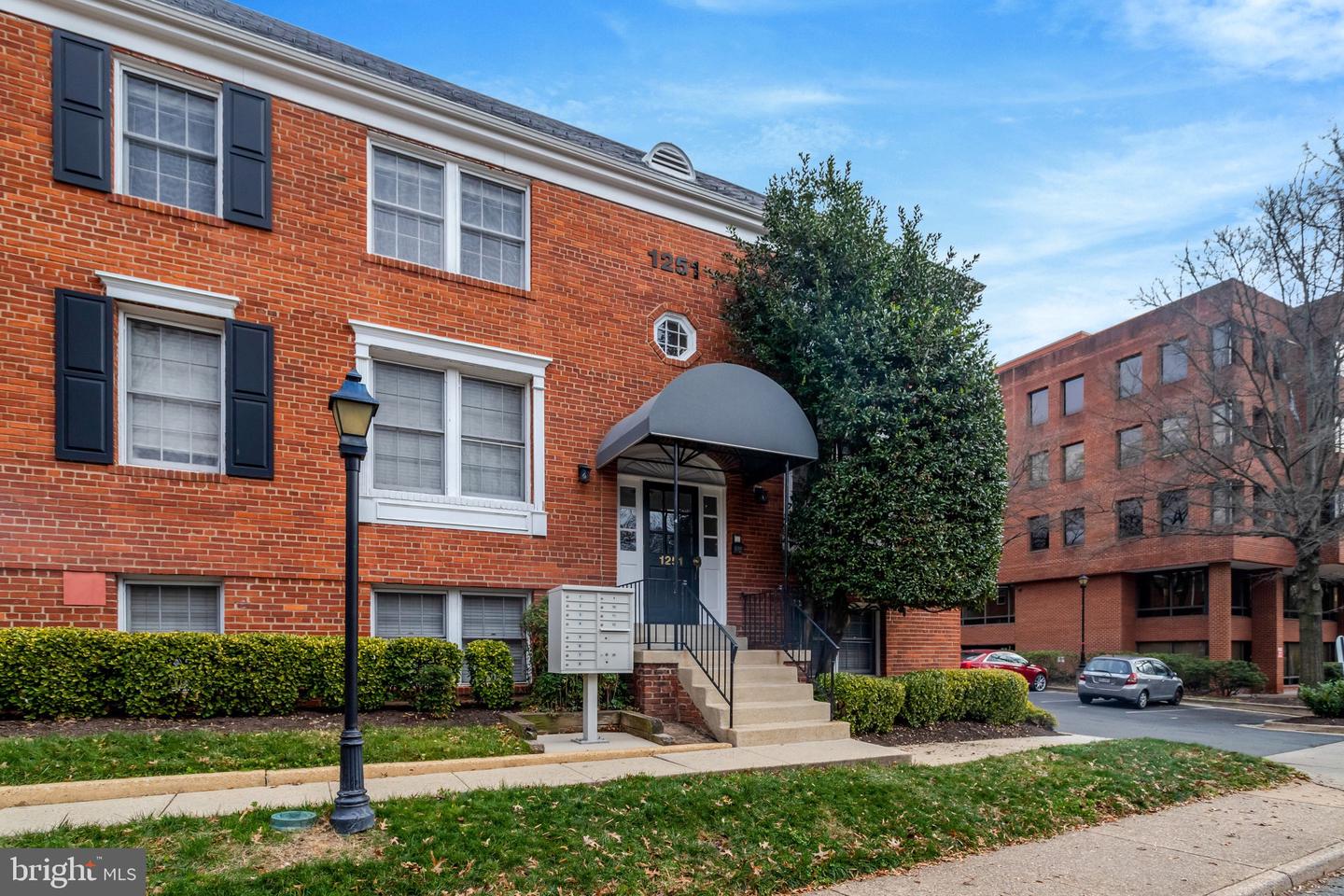 1251 E ABINGDON DR #1121, ALEXANDRIA, Virginia 22314, 1 Bedroom Bedrooms, ,1 BathroomBathrooms,Residential,For sale,1251 E ABINGDON DR #1121,VAAX2052240 MLS # VAAX2052240 1251 E ABINGDON DR #1121, ALEXANDRIA, Virginia 22314, 1 Bedroom Bedrooms, ,1 BathroomBathrooms,Residential,For sale,1251 E ABINGDON DR #1121,VAAX2052240 MLS # VAAX2052240