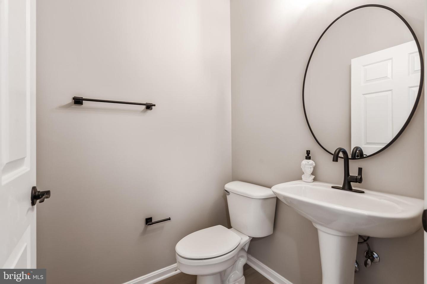 2700 BELLFOREST CT #210, VIENNA, Virginia 22180, 2 Bedrooms Bedrooms, ,1 BathroomBathrooms,Residential,For sale,2700 BELLFOREST CT #210,VAFX2281916 MLS # VAFX2281916 2700 BELLFOREST CT #210, VIENNA, Virginia 22180, 2 Bedrooms Bedrooms, ,1 BathroomBathrooms,Residential,For sale,2700 BELLFOREST CT #210,VAFX2281916 MLS # VAFX2281916