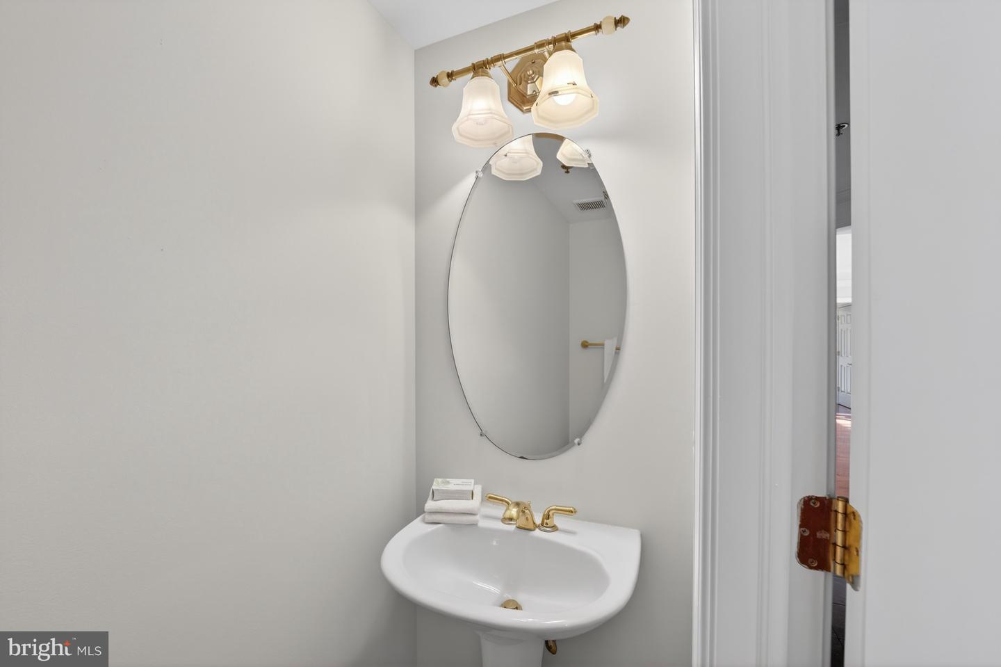 1555 N COLONIAL TER #601, ARLINGTON, Virginia 22209, 2 Bedrooms Bedrooms, ,2 BathroomsBathrooms,Residential,For sale,1555 N COLONIAL TER #601,VAAR2066786 MLS # VAAR2066786 1555 N COLONIAL TER #601, ARLINGTON, Virginia 22209, 2 Bedrooms Bedrooms, ,2 BathroomsBathrooms,Residential,For sale,1555 N COLONIAL TER #601,VAAR2066786 MLS # VAAR2066786