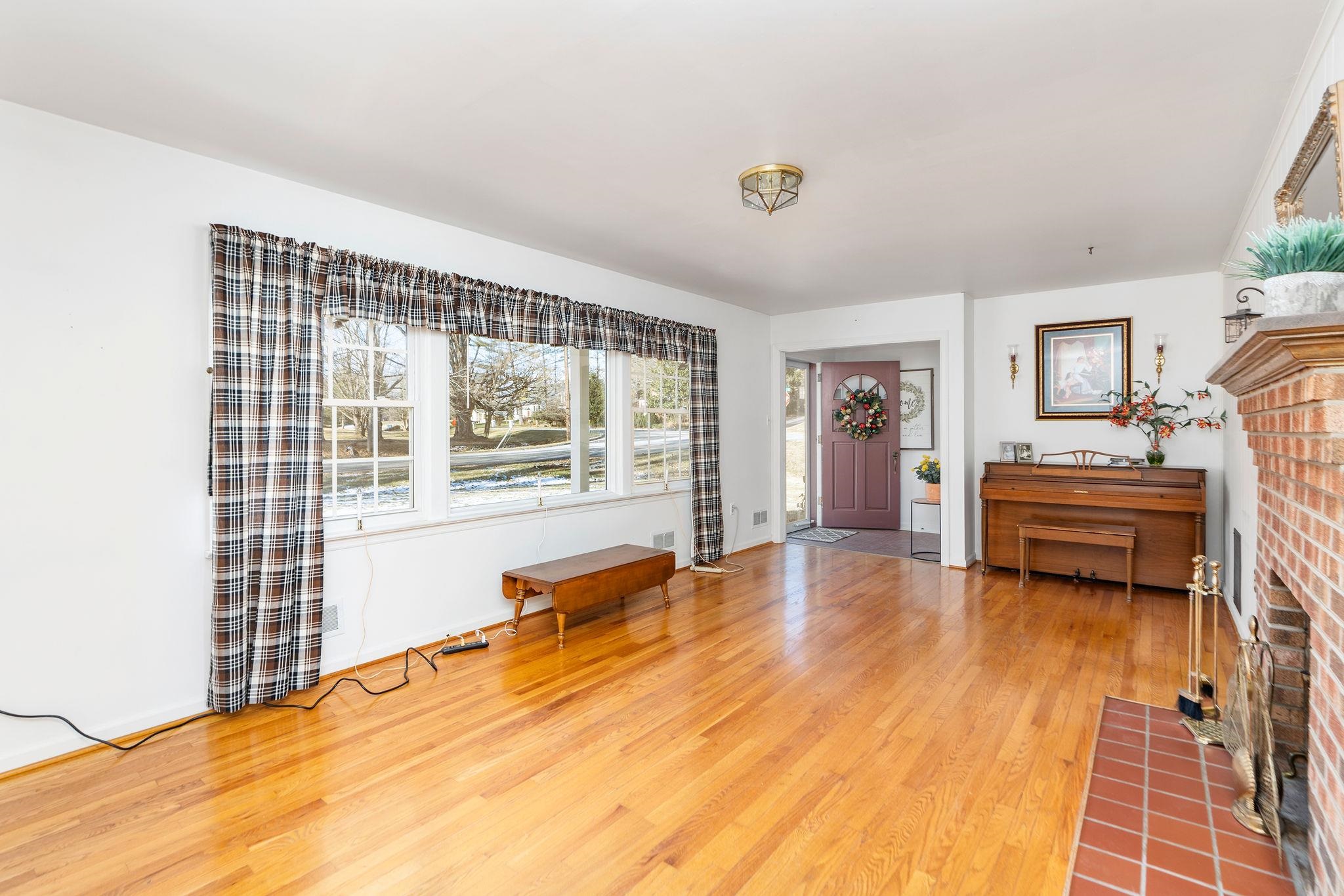 2 MCCORMICK ST, LEXINGTON, Virginia 24450, 3 Bedrooms Bedrooms, ,2 BathroomsBathrooms,Residential,2 MCCORMICK ST,671784 MLS # 671784 2 MCCORMICK ST, LEXINGTON, Virginia 24450, 3 Bedrooms Bedrooms, ,2 BathroomsBathrooms,Residential,2 MCCORMICK ST,671784 MLS # 671784