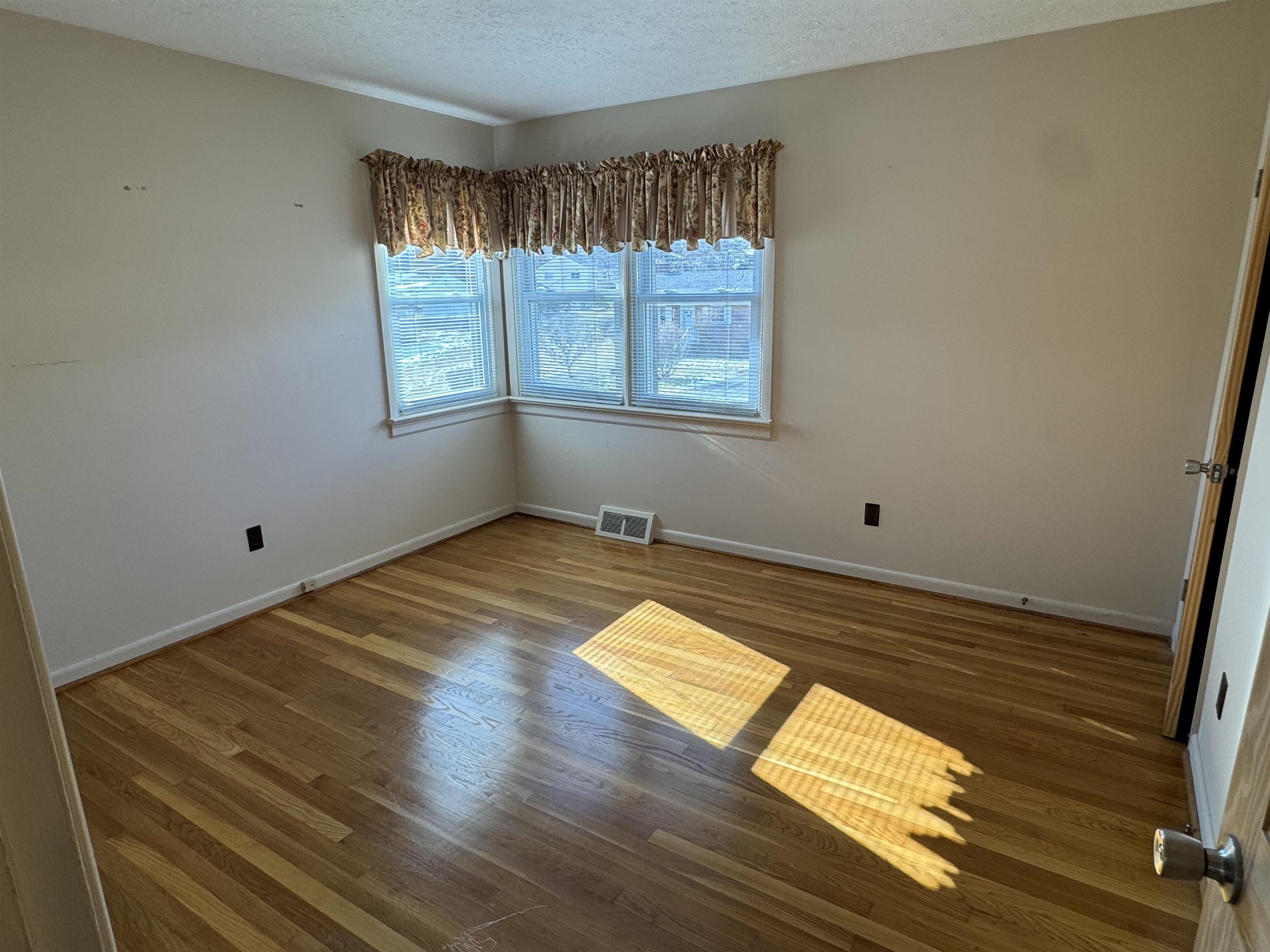 209 GEORGE ST, STAUNTON, Virginia 24401, 3 Bedrooms Bedrooms, ,1 BathroomBathrooms,Residential,209 GEORGE ST,671787 MLS # 671787 209 GEORGE ST, STAUNTON, Virginia 24401, 3 Bedrooms Bedrooms, ,1 BathroomBathrooms,Residential,209 GEORGE ST,671787 MLS # 671787