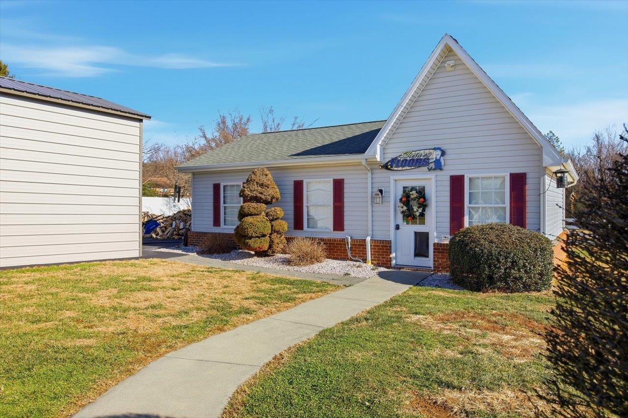 3901 LEE HWY, WEYERS CAVE, Virginia 24486, 3 Bedrooms Bedrooms, ,2 BathroomsBathrooms,Residential,3901 LEE HWY,671794 MLS # 671794 3901 LEE HWY, WEYERS CAVE, Virginia 24486, 3 Bedrooms Bedrooms, ,2 BathroomsBathrooms,Residential,3901 LEE HWY,671794 MLS # 671794