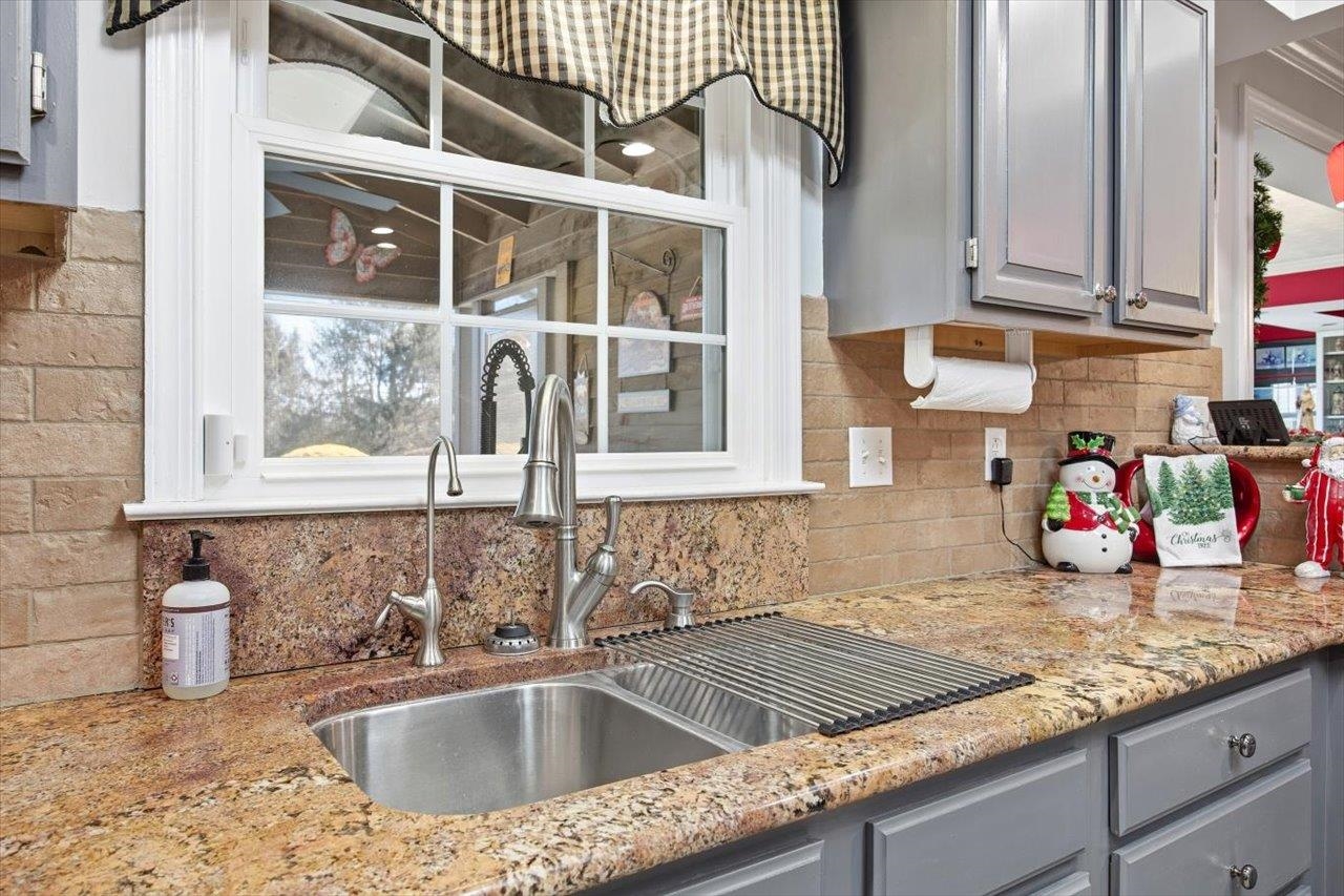 3901 LEE HWY, WEYERS CAVE, Virginia 24486, 3 Bedrooms Bedrooms, ,2 BathroomsBathrooms,Residential,3901 LEE HWY,671794 MLS # 671794 3901 LEE HWY, WEYERS CAVE, Virginia 24486, 3 Bedrooms Bedrooms, ,2 BathroomsBathrooms,Residential,3901 LEE HWY,671794 MLS # 671794