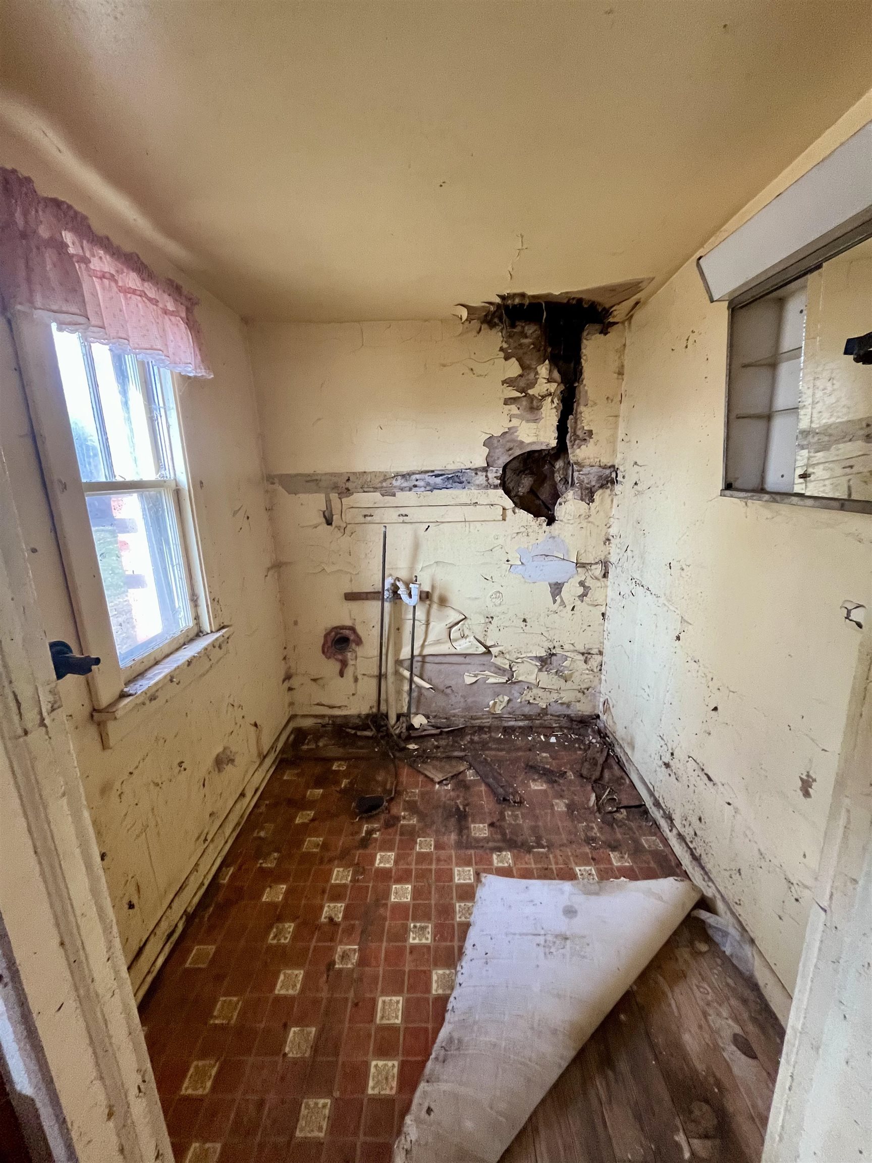 314 W SPRING AVE, ELKTON, Virginia 22827, 3 Bedrooms Bedrooms, ,1 BathroomBathrooms,Residential,314 W SPRING AVE,671796 MLS # 671796 314 W SPRING AVE, ELKTON, Virginia 22827, 3 Bedrooms Bedrooms, ,1 BathroomBathrooms,Residential,314 W SPRING AVE,671796 MLS # 671796