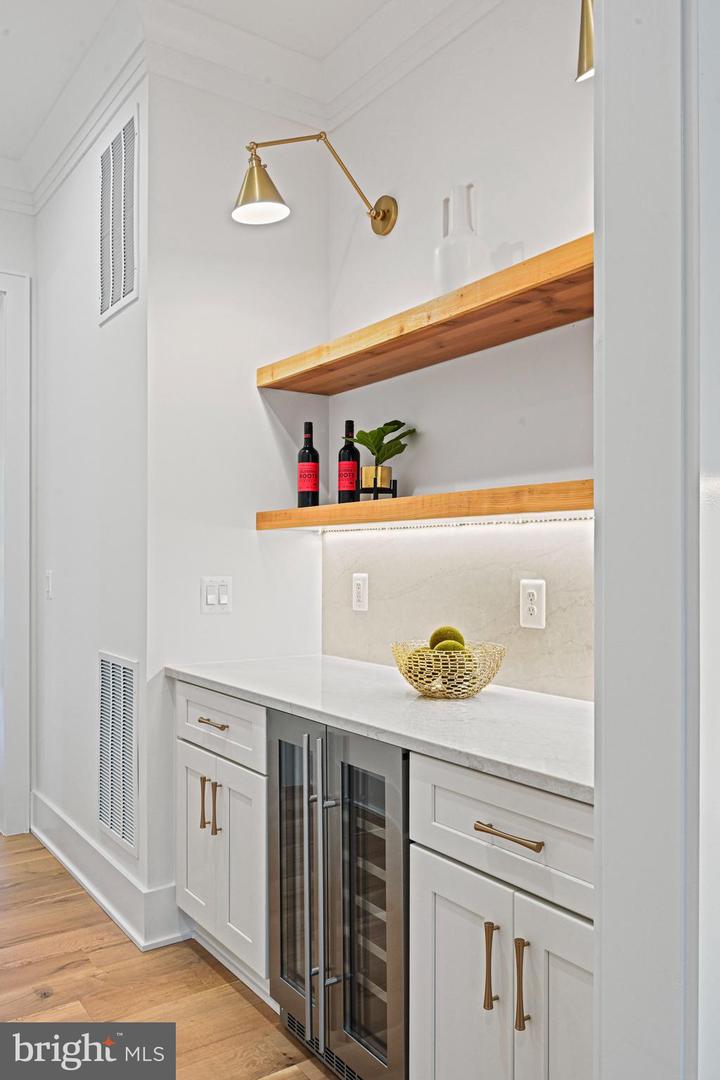 352 AYR HILL AVE NE, VIENNA, Virginia 22180, 6 Bedrooms Bedrooms, ,6 BathroomsBathrooms,Residential,For sale,352 AYR HILL AVE NE,VAFX2280496 MLS # VAFX2280496 352 AYR HILL AVE NE, VIENNA, Virginia 22180, 6 Bedrooms Bedrooms, ,6 BathroomsBathrooms,Residential,For sale,352 AYR HILL AVE NE,VAFX2280496 MLS # VAFX2280496