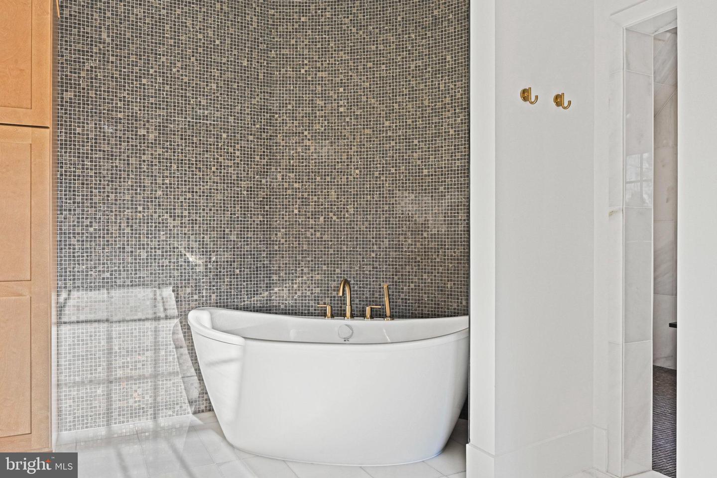 352 AYR HILL AVE NE, VIENNA, Virginia 22180, 6 Bedrooms Bedrooms, ,6 BathroomsBathrooms,Residential,For sale,352 AYR HILL AVE NE,VAFX2280496 MLS # VAFX2280496 352 AYR HILL AVE NE, VIENNA, Virginia 22180, 6 Bedrooms Bedrooms, ,6 BathroomsBathrooms,Residential,For sale,352 AYR HILL AVE NE,VAFX2280496 MLS # VAFX2280496