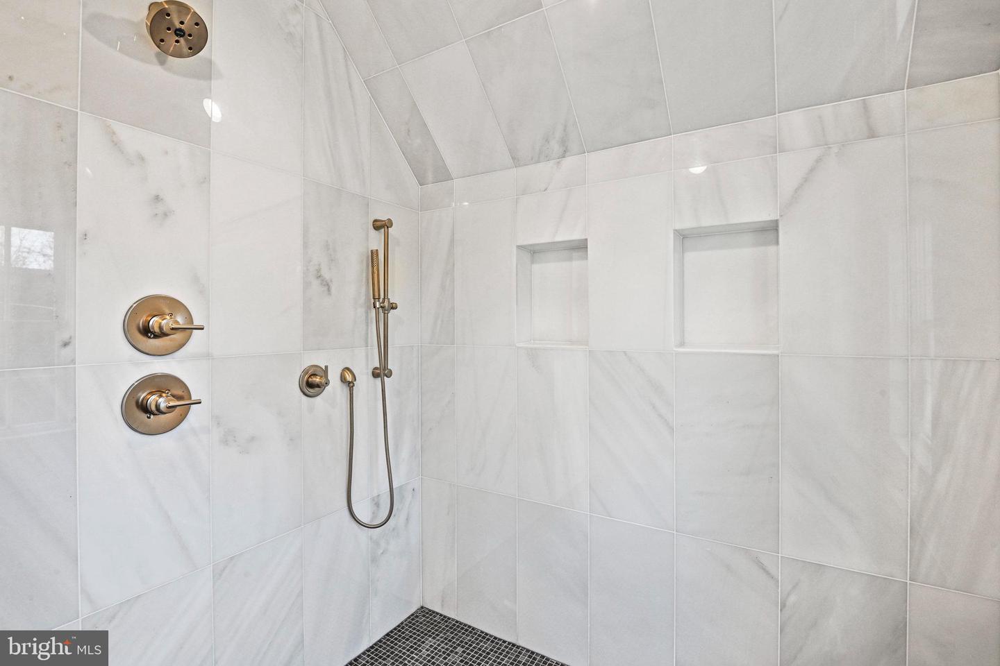 352 AYR HILL AVE NE, VIENNA, Virginia 22180, 6 Bedrooms Bedrooms, ,6 BathroomsBathrooms,Residential,For sale,352 AYR HILL AVE NE,VAFX2280496 MLS # VAFX2280496 352 AYR HILL AVE NE, VIENNA, Virginia 22180, 6 Bedrooms Bedrooms, ,6 BathroomsBathrooms,Residential,For sale,352 AYR HILL AVE NE,VAFX2280496 MLS # VAFX2280496