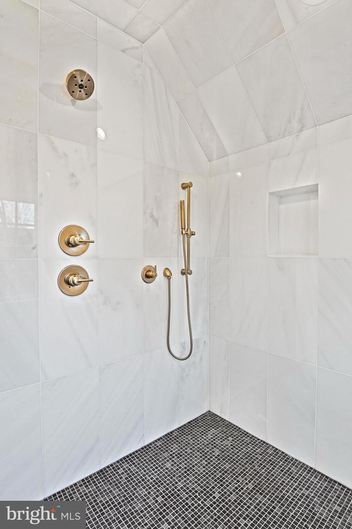 352 AYR HILL AVE NE, VIENNA, Virginia 22180, 6 Bedrooms Bedrooms, ,6 BathroomsBathrooms,Residential,For sale,352 AYR HILL AVE NE,VAFX2280496 MLS # VAFX2280496 352 AYR HILL AVE NE, VIENNA, Virginia 22180, 6 Bedrooms Bedrooms, ,6 BathroomsBathrooms,Residential,For sale,352 AYR HILL AVE NE,VAFX2280496 MLS # VAFX2280496