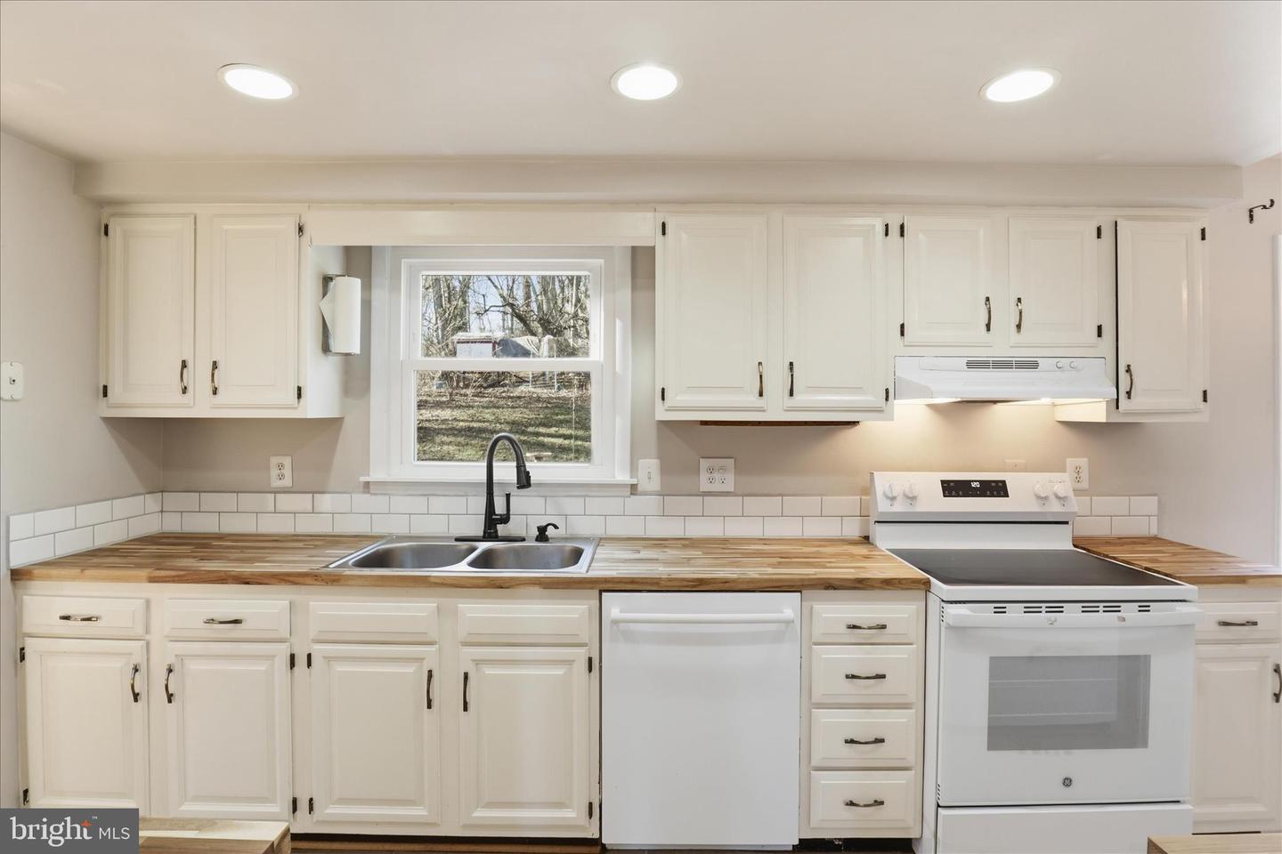 4170 PADGETT DR, HAYMARKET, Virginia 20169, 4 Bedrooms Bedrooms, ,2 BathroomsBathrooms,Residential,For sale,4170 PADGETT DR,VAPW2108830 MLS # VAPW2108830 4170 PADGETT DR, HAYMARKET, Virginia 20169, 4 Bedrooms Bedrooms, ,2 BathroomsBathrooms,Residential,For sale,4170 PADGETT DR,VAPW2108830 MLS # VAPW2108830