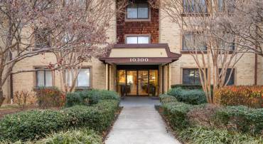 10300 BUSHMAN DR #201, OAKTON, Virginia 22124, 3 Bedrooms Bedrooms, ,2 BathroomsBathrooms,Residential,For sale,10300 BUSHMAN DR #201,VAFX2282216 MLS # VAFX2282216