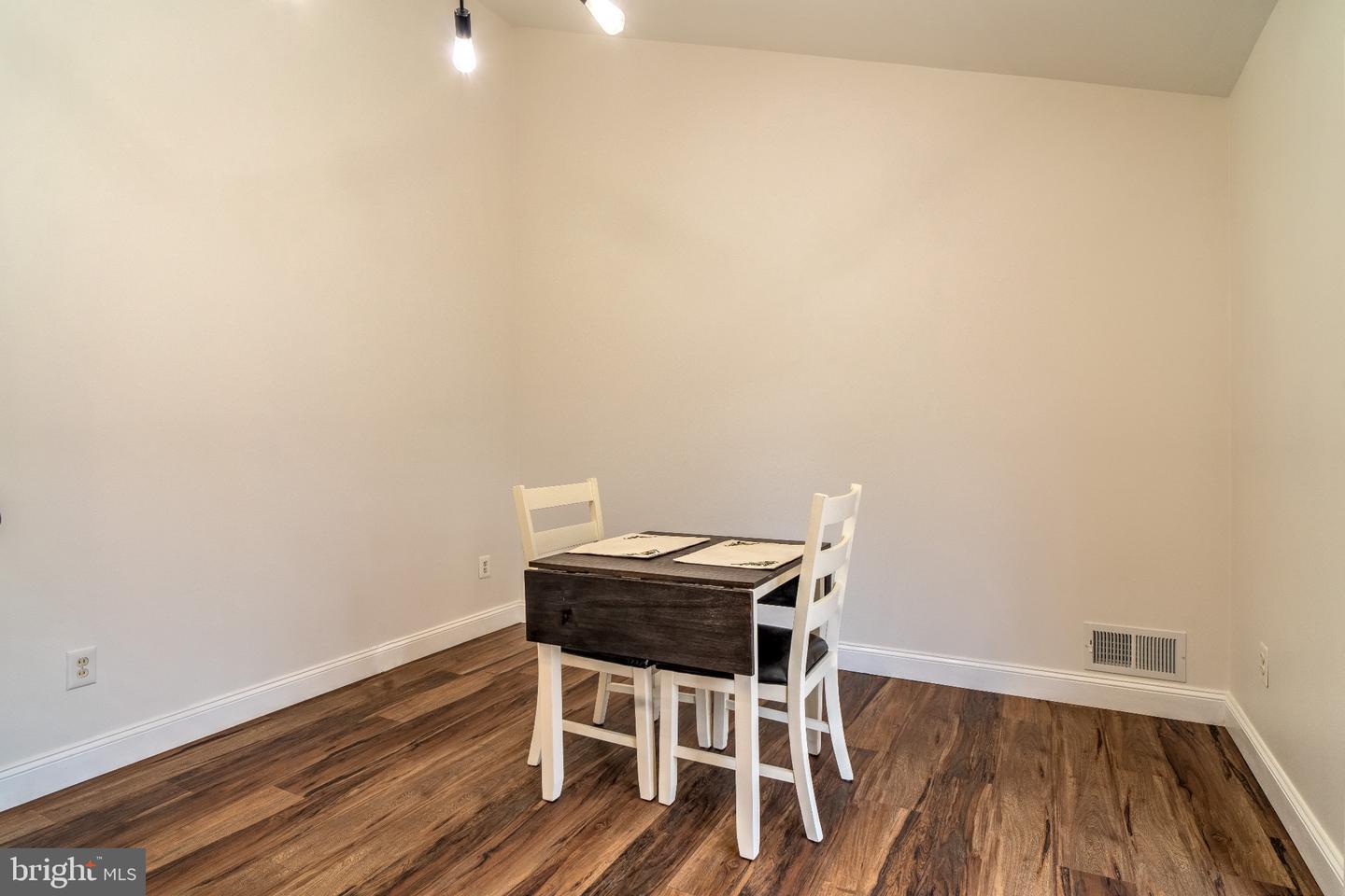 4233 LINDEN ST, FAIRFAX, Virginia 22030, 3 Bedrooms Bedrooms, 5 Rooms Rooms,2 BathroomsBathrooms,Residential,For sale,4233 LINDEN ST,VAFC2007556 MLS # VAFC2007556 4233 LINDEN ST, FAIRFAX, Virginia 22030, 3 Bedrooms Bedrooms, 5 Rooms Rooms,2 BathroomsBathrooms,Residential,For sale,4233 LINDEN ST,VAFC2007556 MLS # VAFC2007556