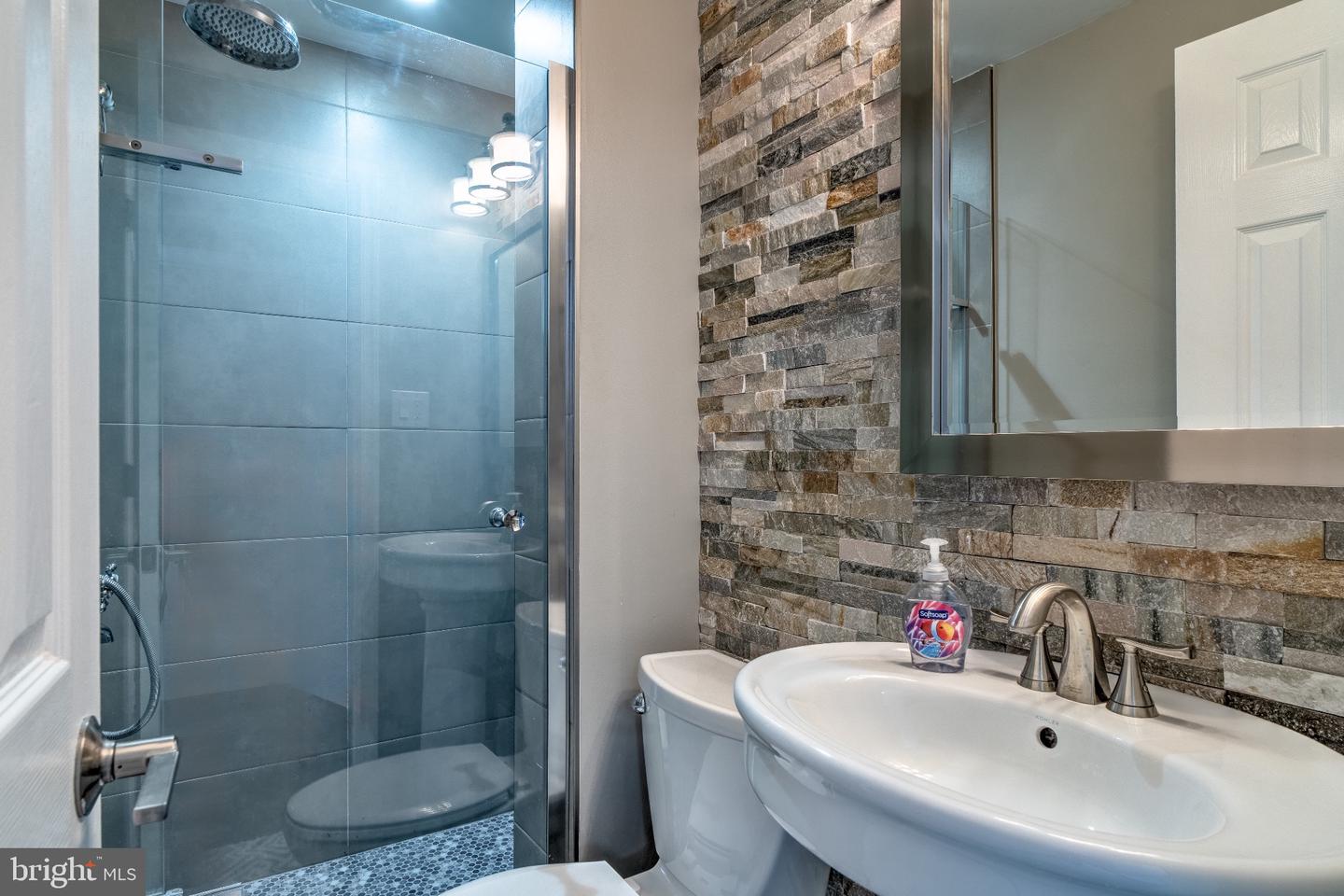 4233 LINDEN ST, FAIRFAX, Virginia 22030, 3 Bedrooms Bedrooms, 5 Rooms Rooms,2 BathroomsBathrooms,Residential,For sale,4233 LINDEN ST,VAFC2007556 MLS # VAFC2007556 4233 LINDEN ST, FAIRFAX, Virginia 22030, 3 Bedrooms Bedrooms, 5 Rooms Rooms,2 BathroomsBathrooms,Residential,For sale,4233 LINDEN ST,VAFC2007556 MLS # VAFC2007556