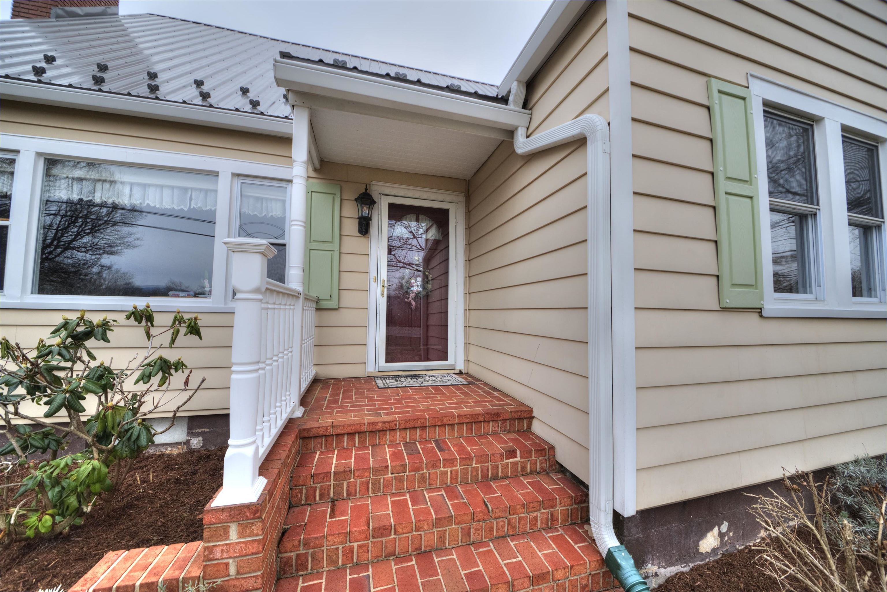 7011 SOUTH EAST SIDE HWY, ELKTON, Virginia 22827, 4 Bedrooms Bedrooms, ,2 BathroomsBathrooms,Residential,7011 SOUTH EAST SIDE HWY,671802 MLS # 671802 7011 SOUTH EAST SIDE HWY, ELKTON, Virginia 22827, 4 Bedrooms Bedrooms, ,2 BathroomsBathrooms,Residential,7011 SOUTH EAST SIDE HWY,671802 MLS # 671802