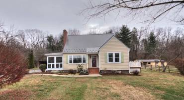 7011 SOUTH EAST SIDE HWY, ELKTON, Virginia 22827, 4 Bedrooms Bedrooms, ,2 BathroomsBathrooms,Residential,7011 SOUTH EAST SIDE HWY,671802 MLS # 671802