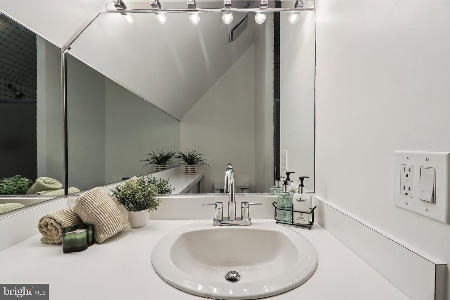 4711 17TH ST N, ARLINGTON, Virginia 22207, 4 Bedrooms Bedrooms, ,2 BathroomsBathrooms,Residential,For sale,4711 17TH ST N,VAAR2065434 MLS # VAAR2065434 4711 17TH ST N, ARLINGTON, Virginia 22207, 4 Bedrooms Bedrooms, ,2 BathroomsBathrooms,Residential,For sale,4711 17TH ST N,VAAR2065434 MLS # VAAR2065434