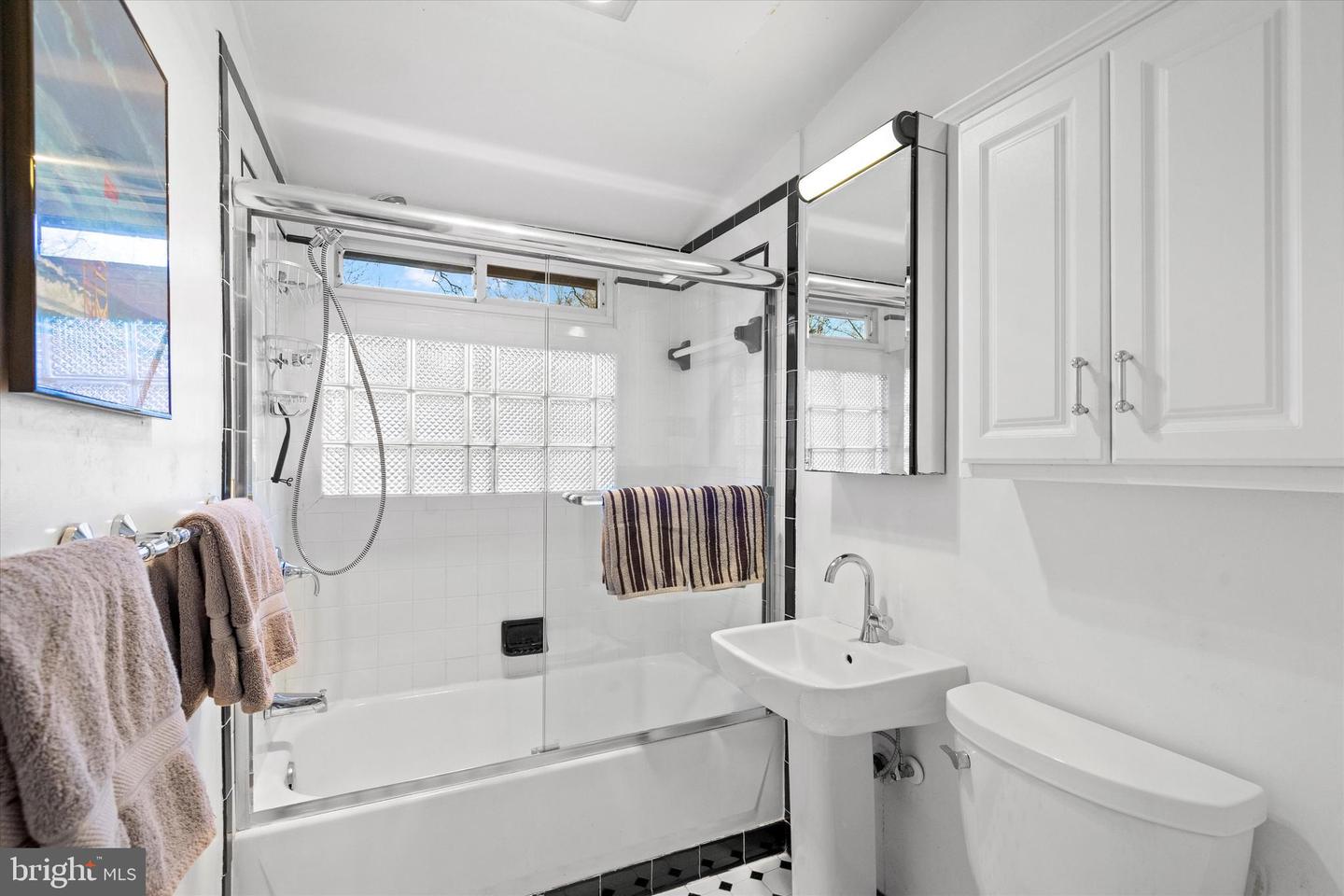 3414 EXECUTIVE AVE, FALLS CHURCH, Virginia 22042, 4 Bedrooms Bedrooms, ,2 BathroomsBathrooms,Residential,For sale,3414 EXECUTIVE AVE,VAFX2281862 MLS # VAFX2281862 3414 EXECUTIVE AVE, FALLS CHURCH, Virginia 22042, 4 Bedrooms Bedrooms, ,2 BathroomsBathrooms,Residential,For sale,3414 EXECUTIVE AVE,VAFX2281862 MLS # VAFX2281862