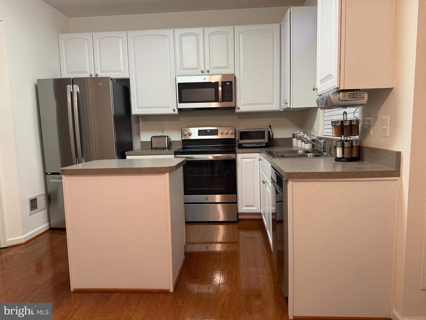 9846 MAITLAND LOOP, BRISTOW, Virginia 20136, 2 Bedrooms Bedrooms, ,2 BathroomsBathrooms,Residential,For sale,9846 MAITLAND LOOP,VAPW2108982 MLS # VAPW2108982 9846 MAITLAND LOOP, BRISTOW, Virginia 20136, 2 Bedrooms Bedrooms, ,2 BathroomsBathrooms,Residential,For sale,9846 MAITLAND LOOP,VAPW2108982 MLS # VAPW2108982