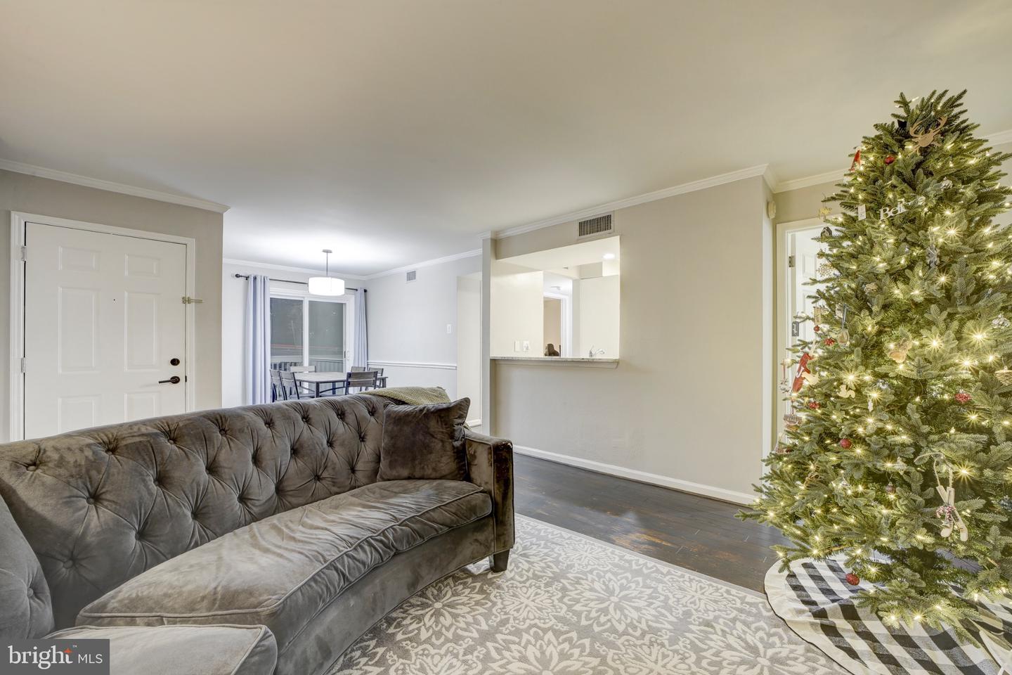 1501 LINCOLN WAY #101, MCLEAN, Virginia 22102, 2 Bedrooms Bedrooms, 4 Rooms Rooms,2 BathroomsBathrooms,Residential,For sale,1501 LINCOLN WAY #101,VAFX2282290 MLS # VAFX2282290 1501 LINCOLN WAY #101, MCLEAN, Virginia 22102, 2 Bedrooms Bedrooms, 4 Rooms Rooms,2 BathroomsBathrooms,Residential,For sale,1501 LINCOLN WAY #101,VAFX2282290 MLS # VAFX2282290