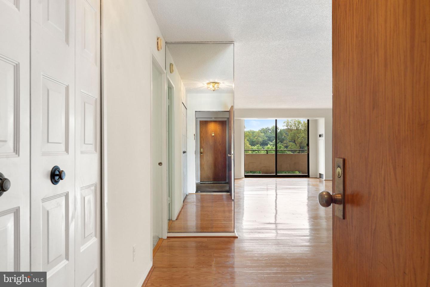 1800 OLD MEADOW RD #1218, MCLEAN, Virginia 22102, 2 Bedrooms Bedrooms, 6 Rooms Rooms,2 BathroomsBathrooms,Residential,For sale,1800 OLD MEADOW RD #1218,VAFX2282382 MLS # VAFX2282382