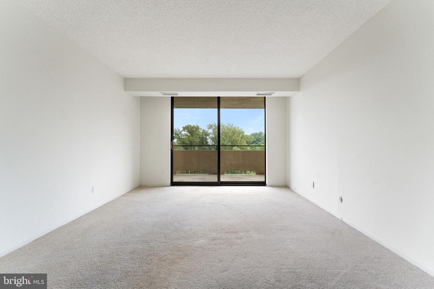 1800 OLD MEADOW RD #1218, MCLEAN, Virginia 22102, 2 Bedrooms Bedrooms, 6 Rooms Rooms,2 BathroomsBathrooms,Residential,For sale,1800 OLD MEADOW RD #1218,VAFX2282382 MLS # VAFX2282382