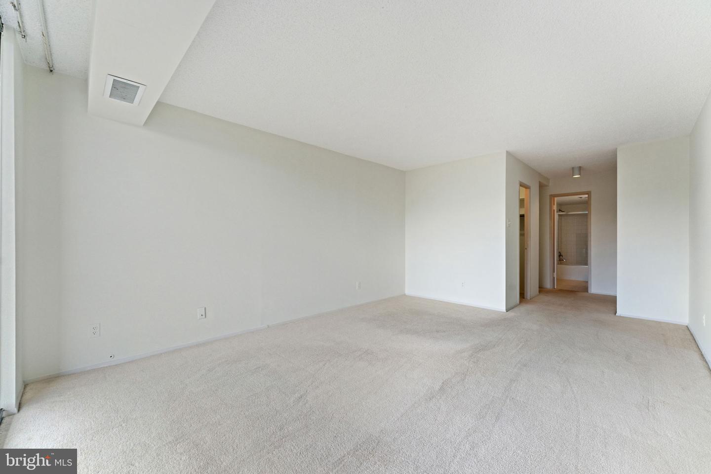 1800 OLD MEADOW RD #1218, MCLEAN, Virginia 22102, 2 Bedrooms Bedrooms, 6 Rooms Rooms,2 BathroomsBathrooms,Residential,For sale,1800 OLD MEADOW RD #1218,VAFX2282382 MLS # VAFX2282382