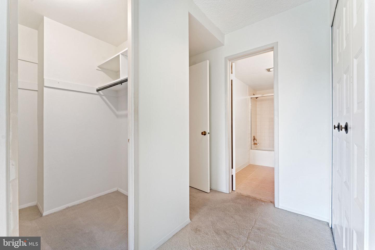 1800 OLD MEADOW RD #1218, MCLEAN, Virginia 22102, 2 Bedrooms Bedrooms, 6 Rooms Rooms,2 BathroomsBathrooms,Residential,For sale,1800 OLD MEADOW RD #1218,VAFX2282382 MLS # VAFX2282382