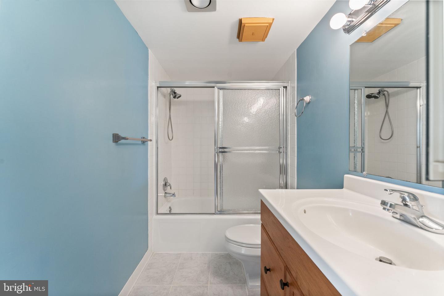 1800 OLD MEADOW RD #1218, MCLEAN, Virginia 22102, 2 Bedrooms Bedrooms, 6 Rooms Rooms,2 BathroomsBathrooms,Residential,For sale,1800 OLD MEADOW RD #1218,VAFX2282382 MLS # VAFX2282382