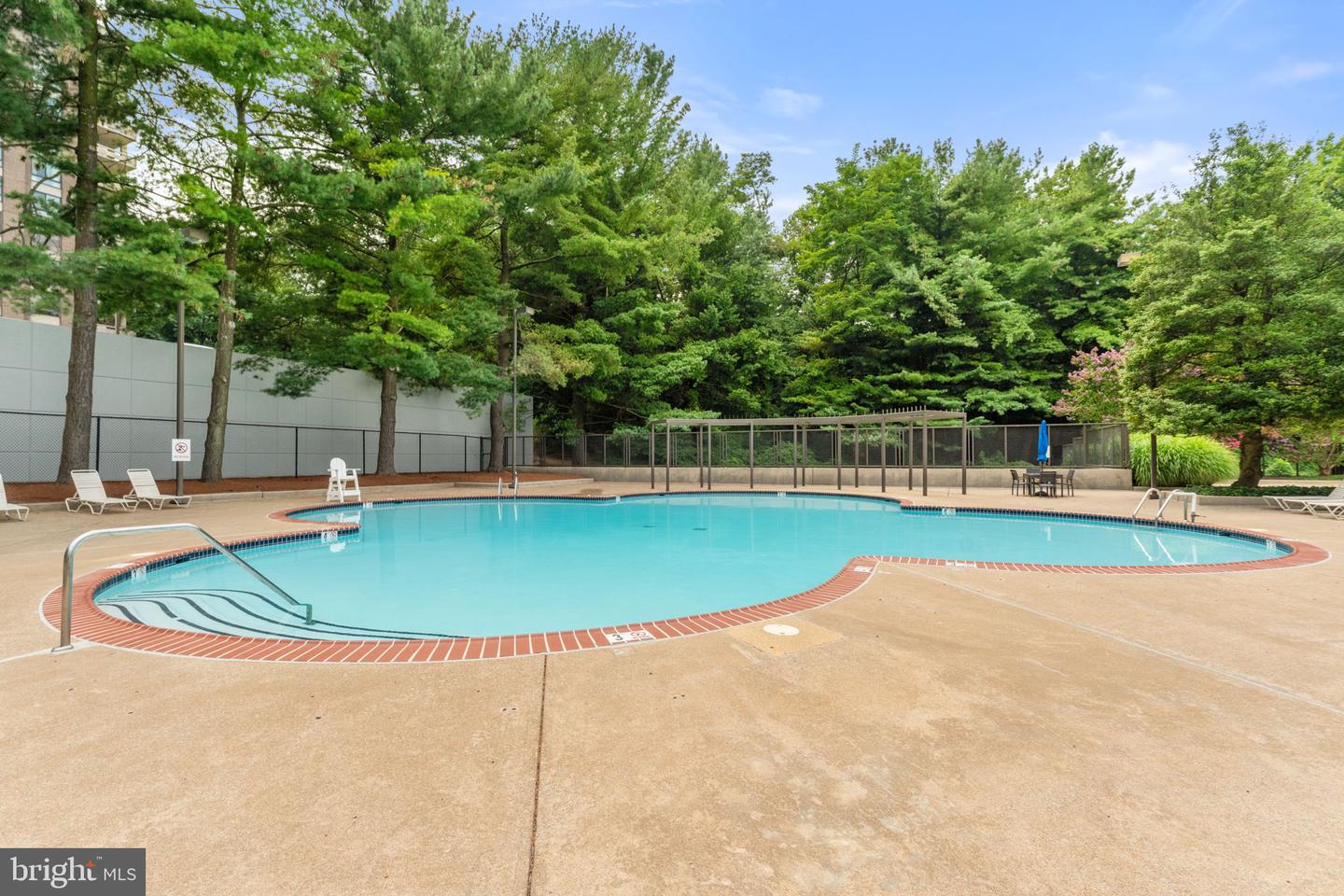 1800 OLD MEADOW RD #1218, MCLEAN, Virginia 22102, 2 Bedrooms Bedrooms, 6 Rooms Rooms,2 BathroomsBathrooms,Residential,For sale,1800 OLD MEADOW RD #1218,VAFX2282382 MLS # VAFX2282382