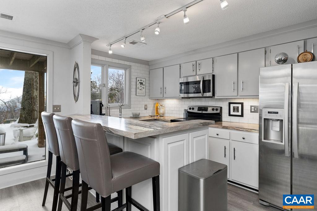 113 EAGLES CT CONDOS, WINTERGREEN RESORT, Virginia 22967, 2 Bedrooms Bedrooms, ,1 BathroomBathrooms,Residential,For sale,113 EAGLES CT CONDOS,671797 MLS # 671797 113 EAGLES CT CONDOS, WINTERGREEN RESORT, Virginia 22967, 2 Bedrooms Bedrooms, ,1 BathroomBathrooms,Residential,For sale,113 EAGLES CT CONDOS,671797 MLS # 671797