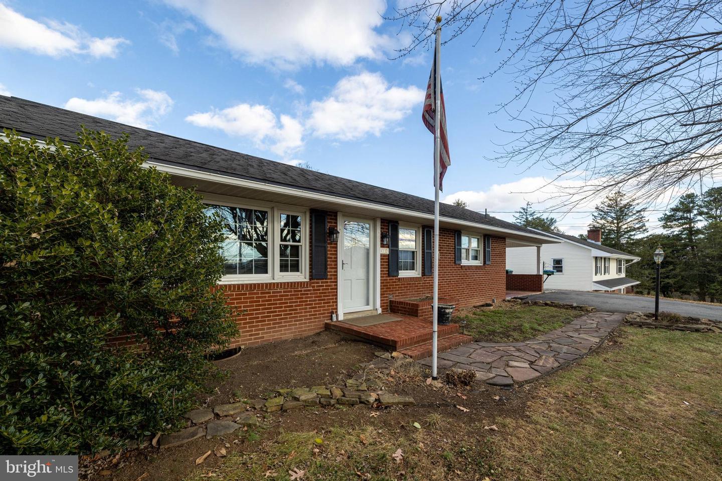 410 W NORTH ST, WOODSTOCK, Virginia 22664, 3 Bedrooms Bedrooms, 4 Rooms Rooms,1 BathroomBathrooms,Residential,For sale,410 W NORTH ST,VASH2013190 MLS # VASH2013190 410 W NORTH ST, WOODSTOCK, Virginia 22664, 3 Bedrooms Bedrooms, 4 Rooms Rooms,1 BathroomBathrooms,Residential,For sale,410 W NORTH ST,VASH2013190 MLS # VASH2013190