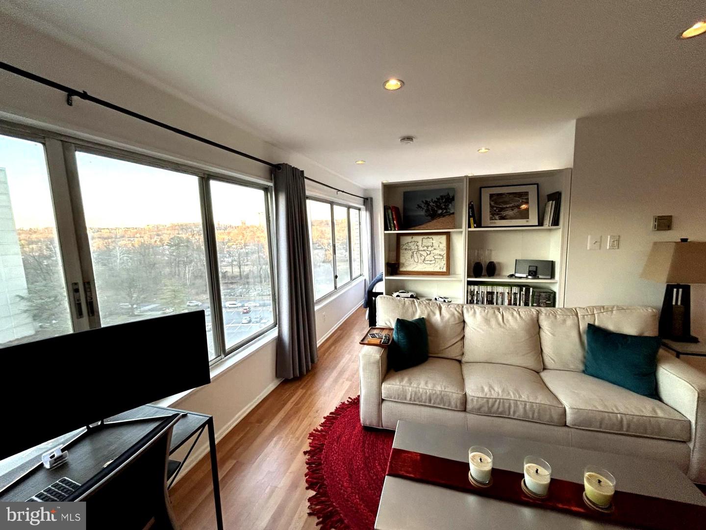 5340 HOLMES RUN PKWY #706, ALEXANDRIA, Virginia 22304, 1 Bedroom Bedrooms, ,1 BathroomBathrooms,Residential,For sale,5340 HOLMES RUN PKWY #706,VAAX2052244 MLS # VAAX2052244 5340 HOLMES RUN PKWY #706, ALEXANDRIA, Virginia 22304, 1 Bedroom Bedrooms, ,1 BathroomBathrooms,Residential,For sale,5340 HOLMES RUN PKWY #706,VAAX2052244 MLS # VAAX2052244