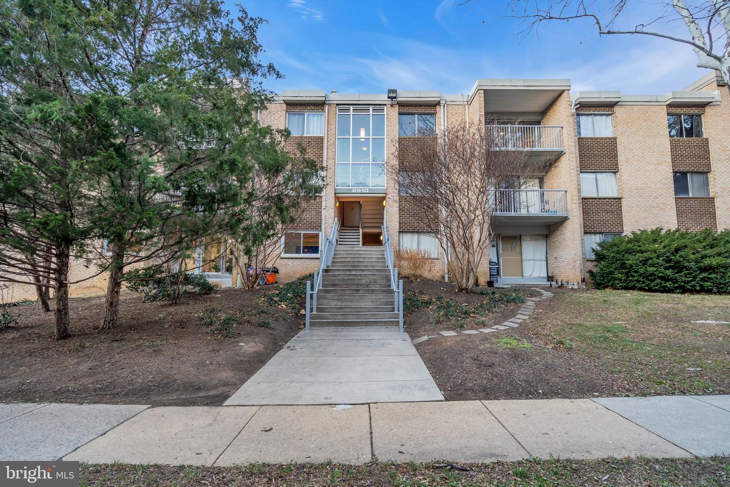 2910 KINGS CHAPEL RD #5, FALLS CHURCH, Virginia 22042, 2 Bedrooms Bedrooms, ,1 BathroomBathrooms,Residential,For sale,2910 KINGS CHAPEL RD #5,VAFX2281948 MLS # VAFX2281948